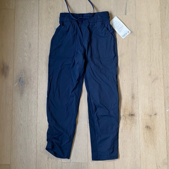 Beyond the studio 25” crop true navy size 2 lululemon nwt - Picture 2 of 16